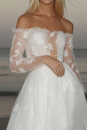 Robe de mariée romantique en tulle ivoire à manches longues avec appliques de dentelle